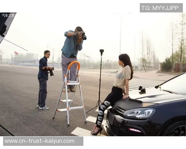 足球美女记者精彩视频集锦展现魅力与专业并存的瞬间